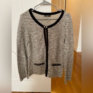 Elegant cardigan, long sleeve. Clean.